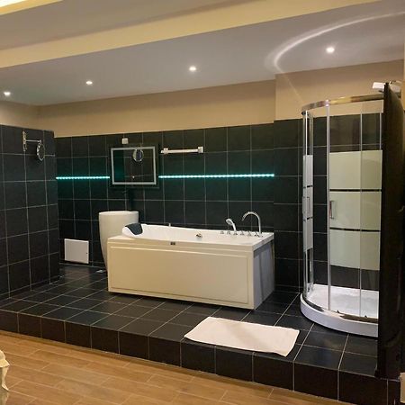 Sky Kenako Hotel Kribi Zewnętrze zdjęcie