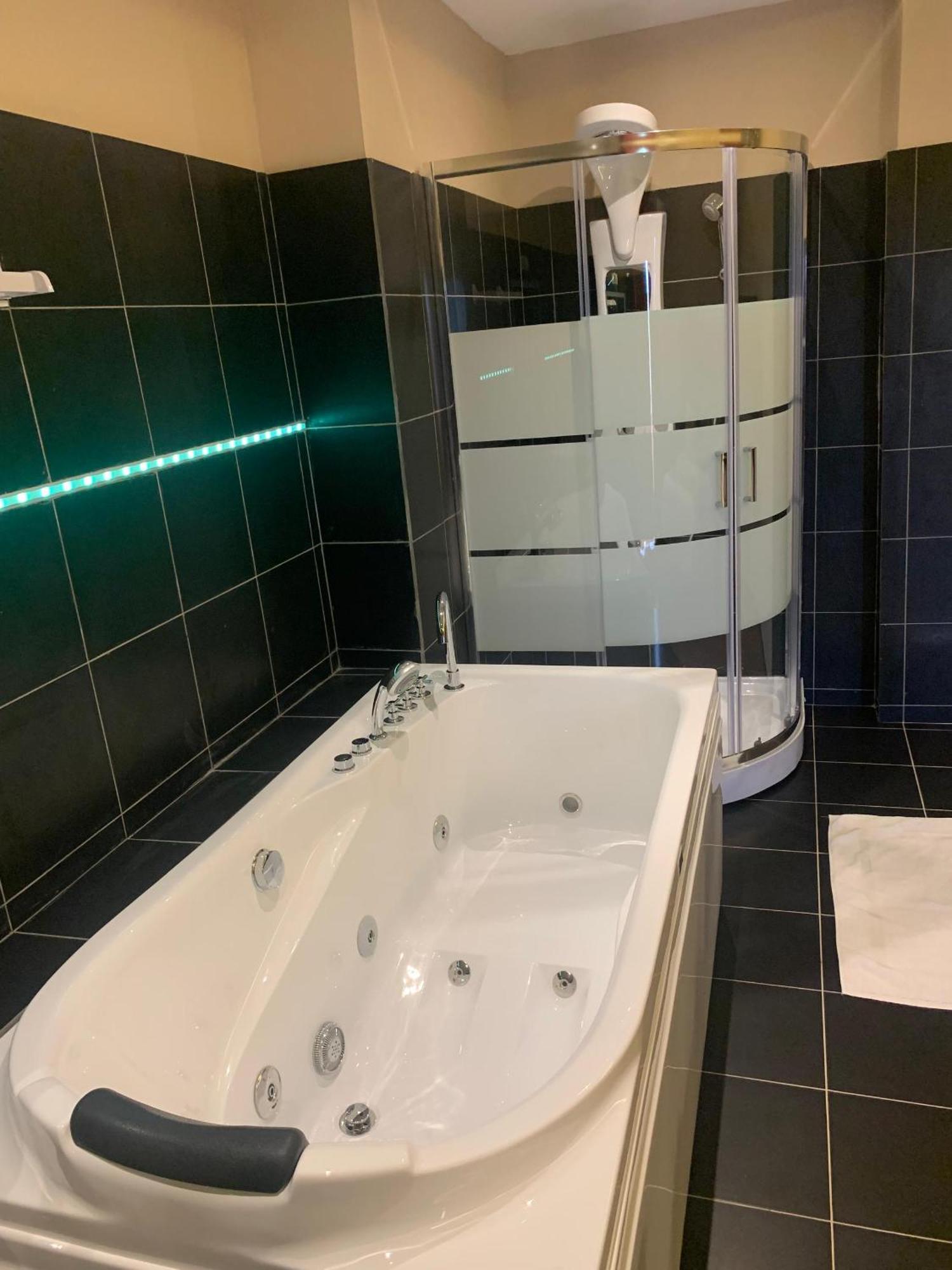 Sky Kenako Hotel Kribi Zewnętrze zdjęcie