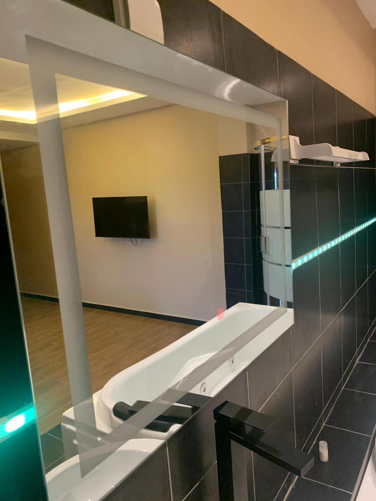Sky Kenako Hotel Kribi Pokój zdjęcie