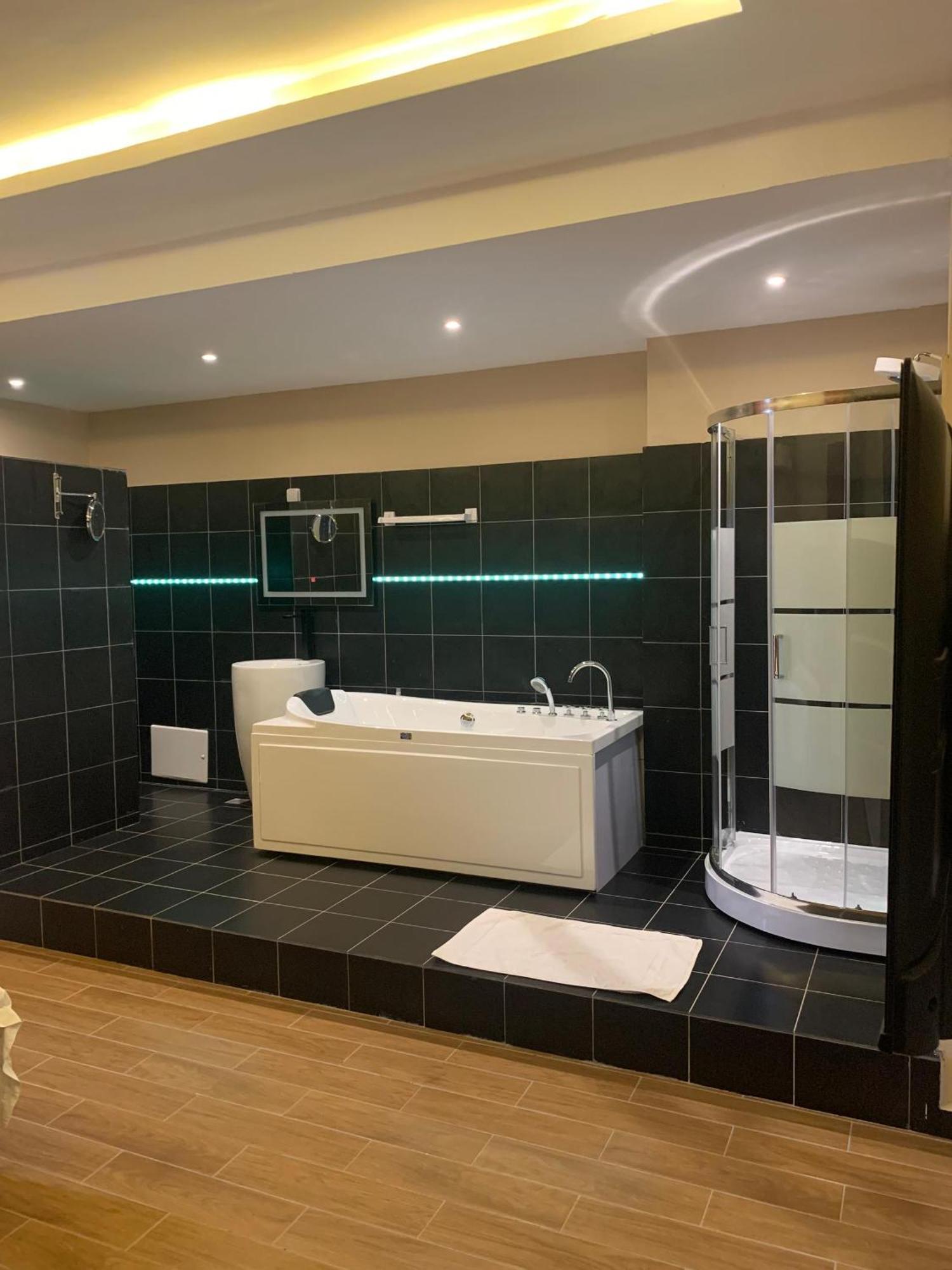 Sky Kenako Hotel Kribi Zewnętrze zdjęcie