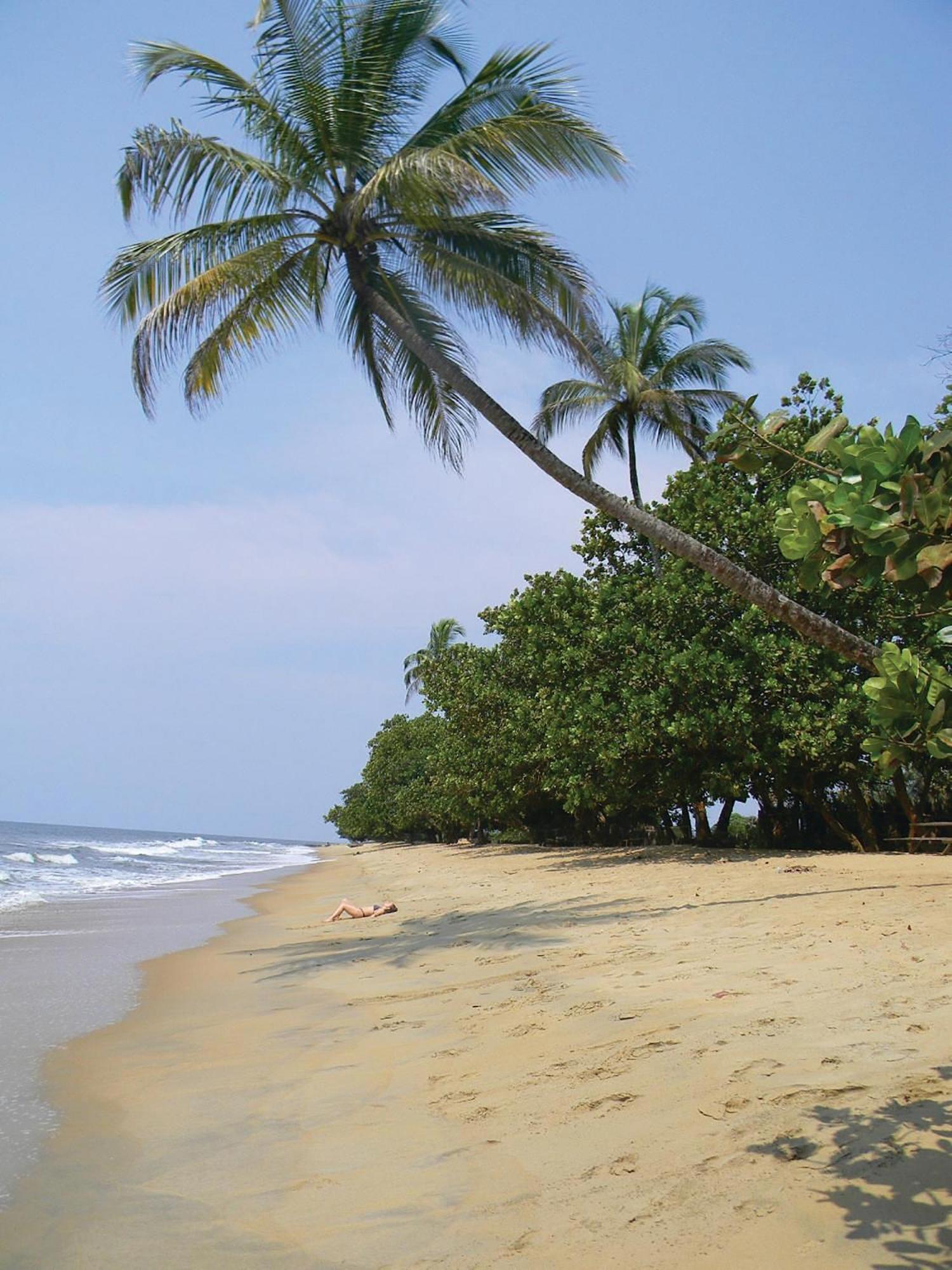 Sky Kenako Hotel Kribi Zewnętrze zdjęcie